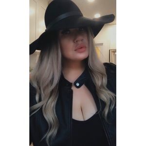 Meet your Posher, Crystal